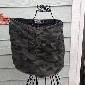 Mini camo skirt